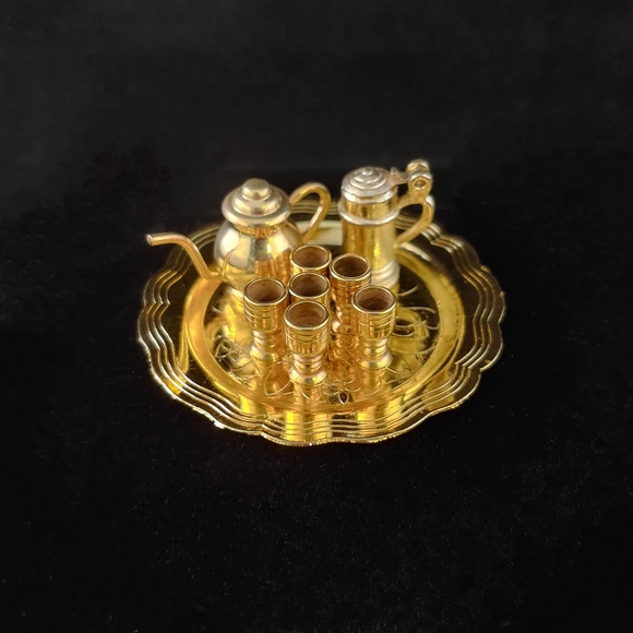 🎂 Vtg. Miniature Elegant Brass Service Platters w/ Cups Pitcher Crystal Cake - Picture 6 of 8